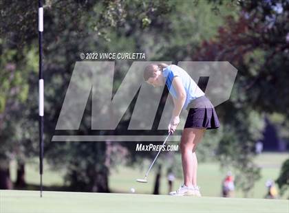 Thumbnail 3 in UIL 2A Golf State Championship photogallery.