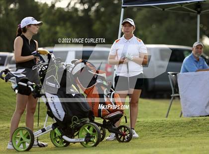 Thumbnail 2 in UIL 2A Golf State Championship photogallery.