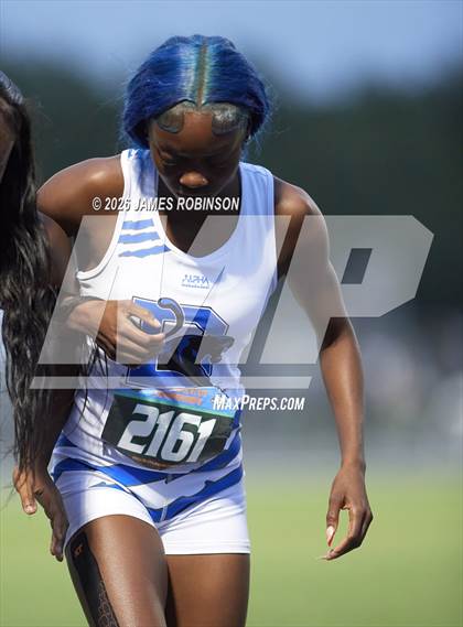 Thumbnail 1 in FHSAA Class 3A Final (200m) photogallery.