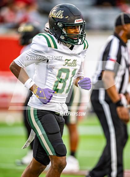 Thumbnail 2 in North Shore vs. Cypress Falls (UIL 6A D1 Football Regional) photogallery.