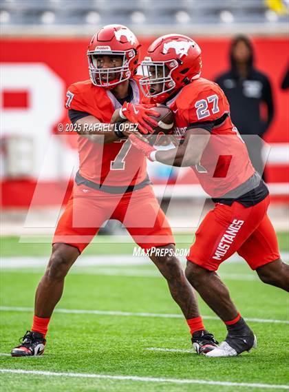 Thumbnail 2 in North Shore vs. Cypress Falls (UIL 6A D1 Football Regional) photogallery.