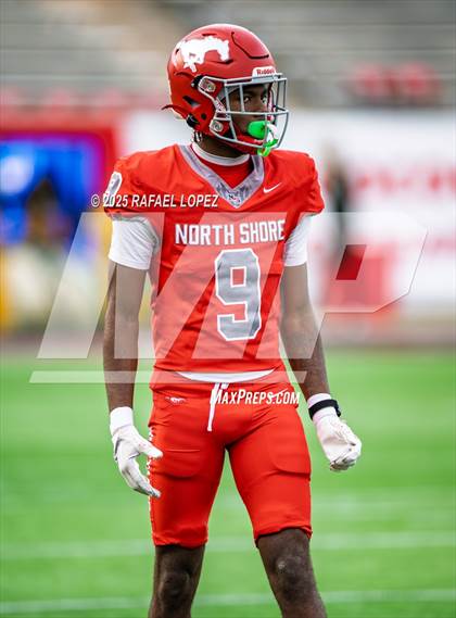 Thumbnail 2 in North Shore vs. Cypress Falls (UIL 6A D1 Football Regional) photogallery.