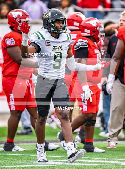 Thumbnail 1 in North Shore vs. Cypress Falls (UIL 6A D1 Football Regional) photogallery.