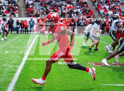 Thumbnail 3 in North Shore vs. Cypress Falls (UIL 6A D1 Football Regional) photogallery.