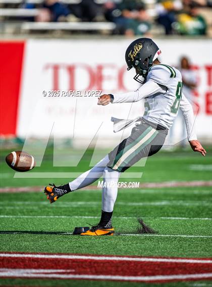 Thumbnail 1 in North Shore vs. Cypress Falls (UIL 6A D1 Football Regional) photogallery.