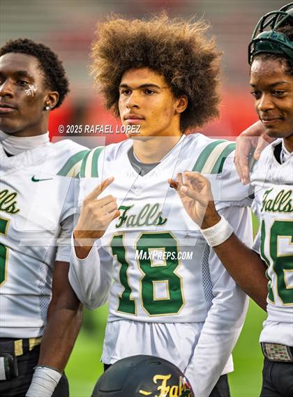 Thumbnail 2 in North Shore vs. Cypress Falls (UIL 6A D1 Football Regional) photogallery.