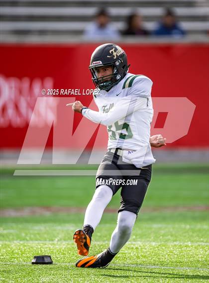 Thumbnail 2 in North Shore vs. Cypress Falls (UIL 6A D1 Football Regional) photogallery.