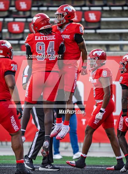 Thumbnail 2 in North Shore vs. Cypress Falls (UIL 6A D1 Football Regional) photogallery.