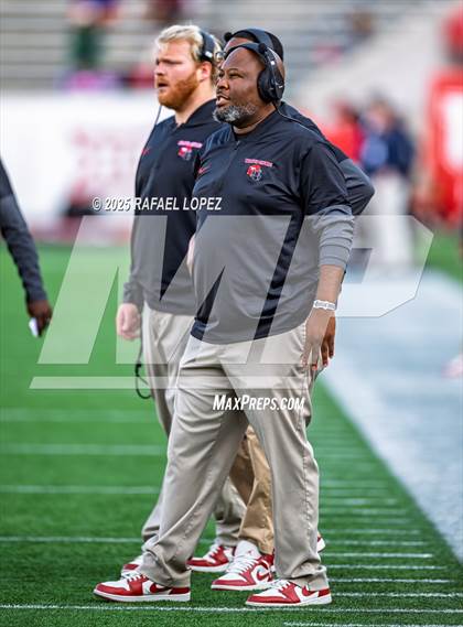 Thumbnail 3 in North Shore vs. Cypress Falls (UIL 6A D1 Football Regional) photogallery.