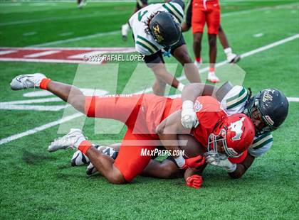 Thumbnail 3 in North Shore vs. Cypress Falls (UIL 6A D1 Football Regional) photogallery.