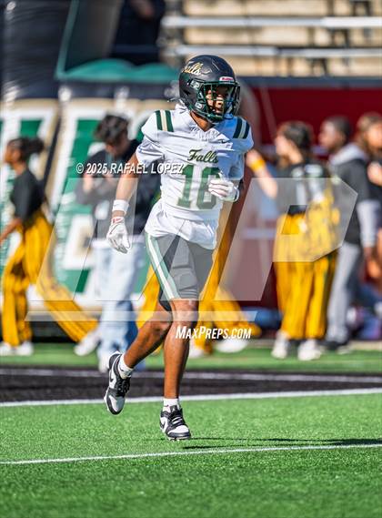 Thumbnail 3 in North Shore vs. Cypress Falls (UIL 6A D1 Football Regional) photogallery.