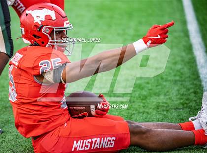 Thumbnail 1 in North Shore vs. Cypress Falls (UIL 6A D1 Football Regional) photogallery.