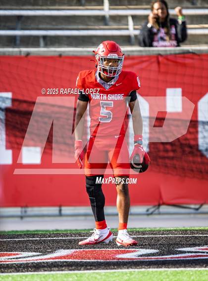 Thumbnail 3 in North Shore vs. Cypress Falls (UIL 6A D1 Football Regional) photogallery.