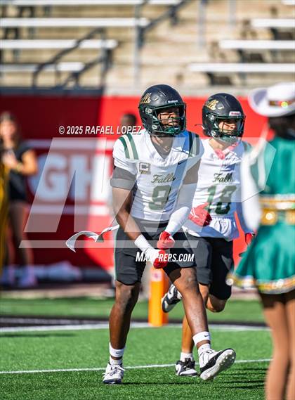 Thumbnail 2 in North Shore vs. Cypress Falls (UIL 6A D1 Football Regional) photogallery.