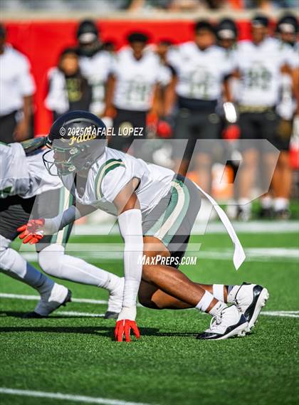 Thumbnail 1 in North Shore vs. Cypress Falls (UIL 6A D1 Football Regional) photogallery.
