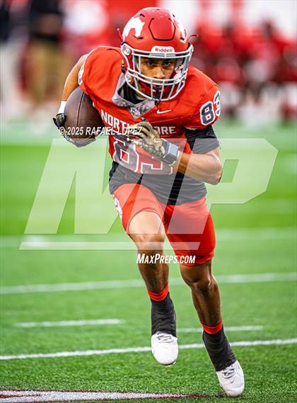 Thumbnail 2 in North Shore vs. Cypress Falls (UIL 6A D1 Football Regional) photogallery.