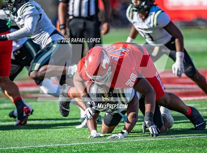 Thumbnail 1 in North Shore vs. Cypress Falls (UIL 6A D1 Football Regional) photogallery.