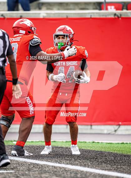 Thumbnail 2 in North Shore vs. Cypress Falls (UIL 6A D1 Football Regional) photogallery.