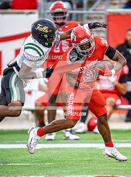Thumbnail 3 in North Shore vs. Cypress Falls (UIL 6A D1 Football Regional) photogallery.
