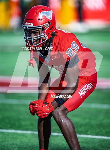 Thumbnail 3 in North Shore vs. Cypress Falls (UIL 6A D1 Football Regional) photogallery.