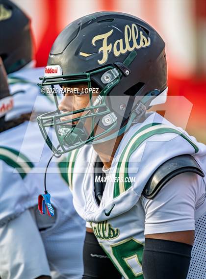 Thumbnail 1 in North Shore vs. Cypress Falls (UIL 6A D1 Football Regional) photogallery.