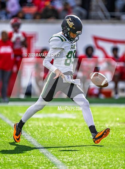 Thumbnail 2 in North Shore vs. Cypress Falls (UIL 6A D1 Football Regional) photogallery.