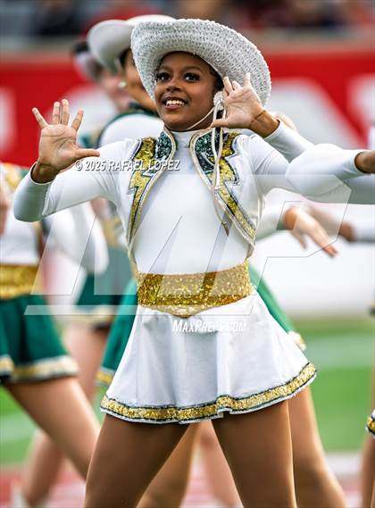 Thumbnail 3 in North Shore vs. Cypress Falls (UIL 6A D1 Football Regional) photogallery.