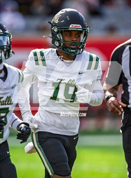 Thumbnail 1 in North Shore vs. Cypress Falls (UIL 6A D1 Football Regional) photogallery.