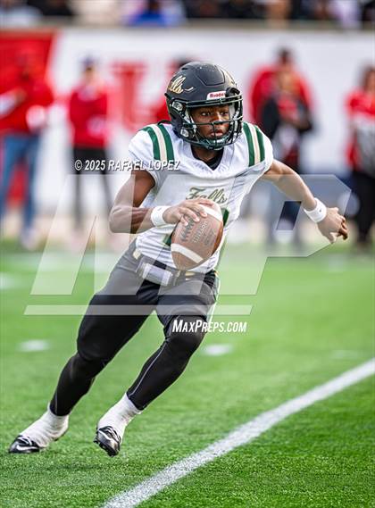 Thumbnail 2 in North Shore vs. Cypress Falls (UIL 6A D1 Football Regional) photogallery.