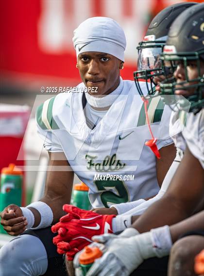 Thumbnail 2 in North Shore vs. Cypress Falls (UIL 6A D1 Football Regional) photogallery.
