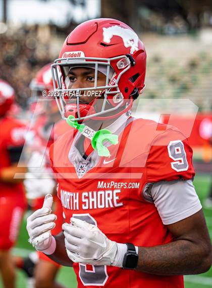 Thumbnail 2 in North Shore vs. Cypress Falls (UIL 6A D1 Football Regional) photogallery.