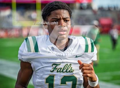 Thumbnail 3 in North Shore vs. Cypress Falls (UIL 6A D1 Football Regional) photogallery.