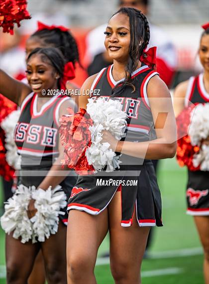 Thumbnail 1 in North Shore vs. Cypress Falls (UIL 6A D1 Football Regional) photogallery.