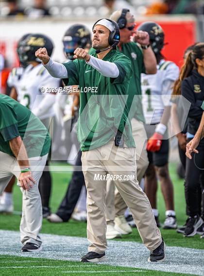 Thumbnail 1 in North Shore vs. Cypress Falls (UIL 6A D1 Football Regional) photogallery.