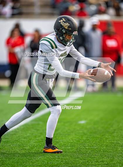 Thumbnail 1 in North Shore vs. Cypress Falls (UIL 6A D1 Football Regional) photogallery.