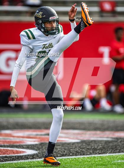 Thumbnail 2 in North Shore vs. Cypress Falls (UIL 6A D1 Football Regional) photogallery.