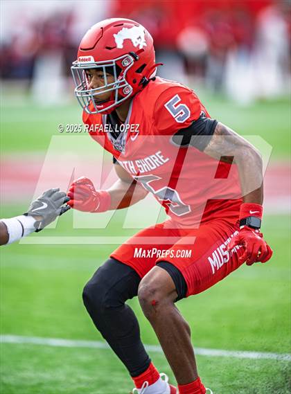 Thumbnail 3 in North Shore vs. Cypress Falls (UIL 6A D1 Football Regional) photogallery.