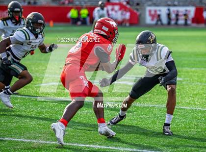 Thumbnail 3 in North Shore vs. Cypress Falls (UIL 6A D1 Football Regional) photogallery.