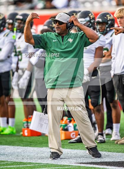 Thumbnail 2 in North Shore vs. Cypress Falls (UIL 6A D1 Football Regional) photogallery.