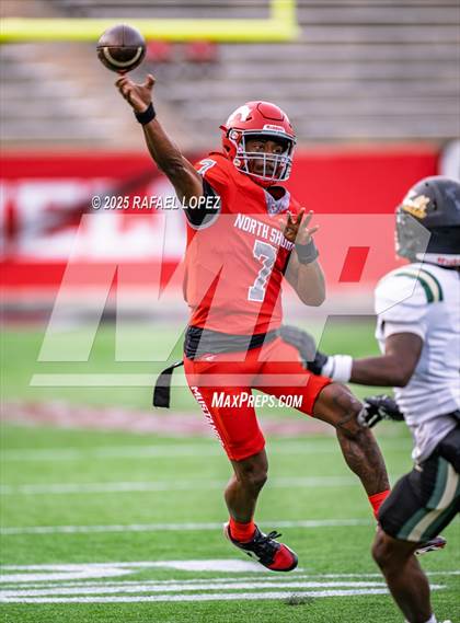 Thumbnail 1 in North Shore vs. Cypress Falls (UIL 6A D1 Football Regional) photogallery.