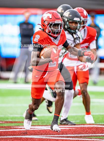 Thumbnail 3 in North Shore vs. Cypress Falls (UIL 6A D1 Football Regional) photogallery.