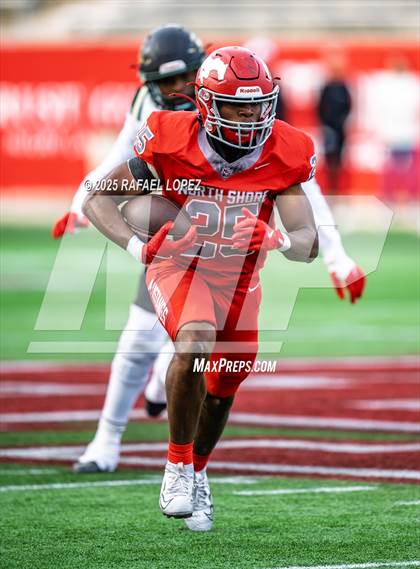 Thumbnail 2 in North Shore vs. Cypress Falls (UIL 6A D1 Football Regional) photogallery.