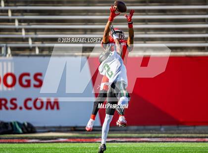 Thumbnail 2 in North Shore vs. Cypress Falls (UIL 6A D1 Football Regional) photogallery.