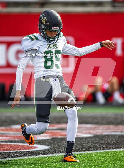 Thumbnail 1 in North Shore vs. Cypress Falls (UIL 6A D1 Football Regional) photogallery.