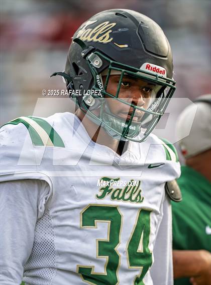 Thumbnail 2 in North Shore vs. Cypress Falls (UIL 6A D1 Football Regional) photogallery.