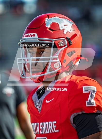 Thumbnail 3 in North Shore vs. Cypress Falls (UIL 6A D1 Football Regional) photogallery.