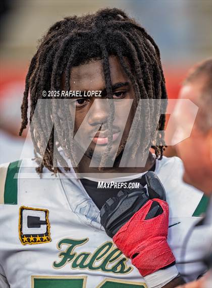 Thumbnail 2 in North Shore vs. Cypress Falls (UIL 6A D1 Football Regional) photogallery.