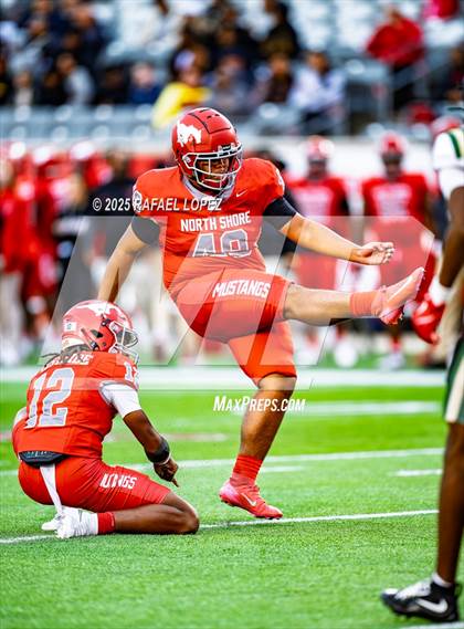 Thumbnail 2 in North Shore vs. Cypress Falls (UIL 6A D1 Football Regional) photogallery.