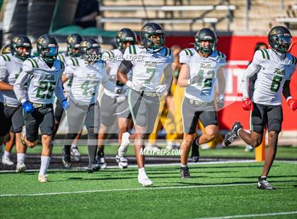 Thumbnail 2 in North Shore vs. Cypress Falls (UIL 6A D1 Football Regional) photogallery.