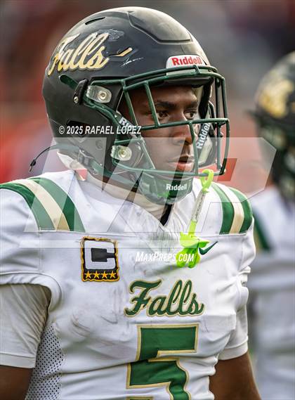 Thumbnail 2 in North Shore vs. Cypress Falls (UIL 6A D1 Football Regional) photogallery.